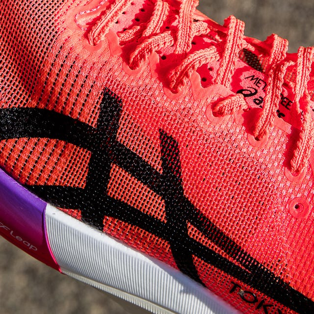 【2025硬核选购指南】从“神坛”到赛道，亚瑟士这7款跑鞋凭什么承包你的全速奔跑？