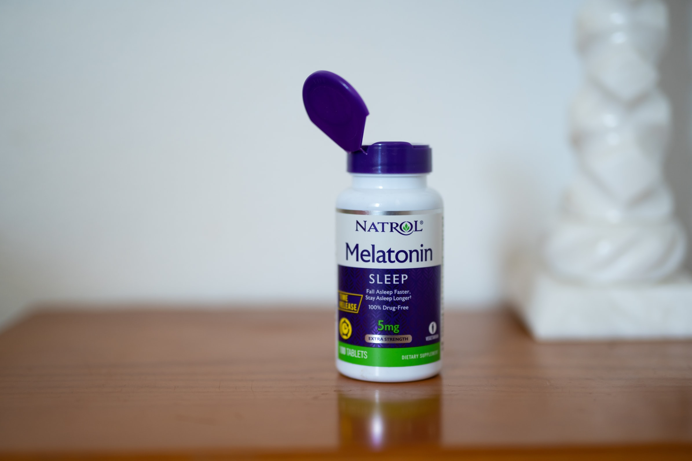 职场精英能量方案(12)：褪黑素别乱吃：深度解析失眠与早醒的生化本质与“自然生物钟”疗法