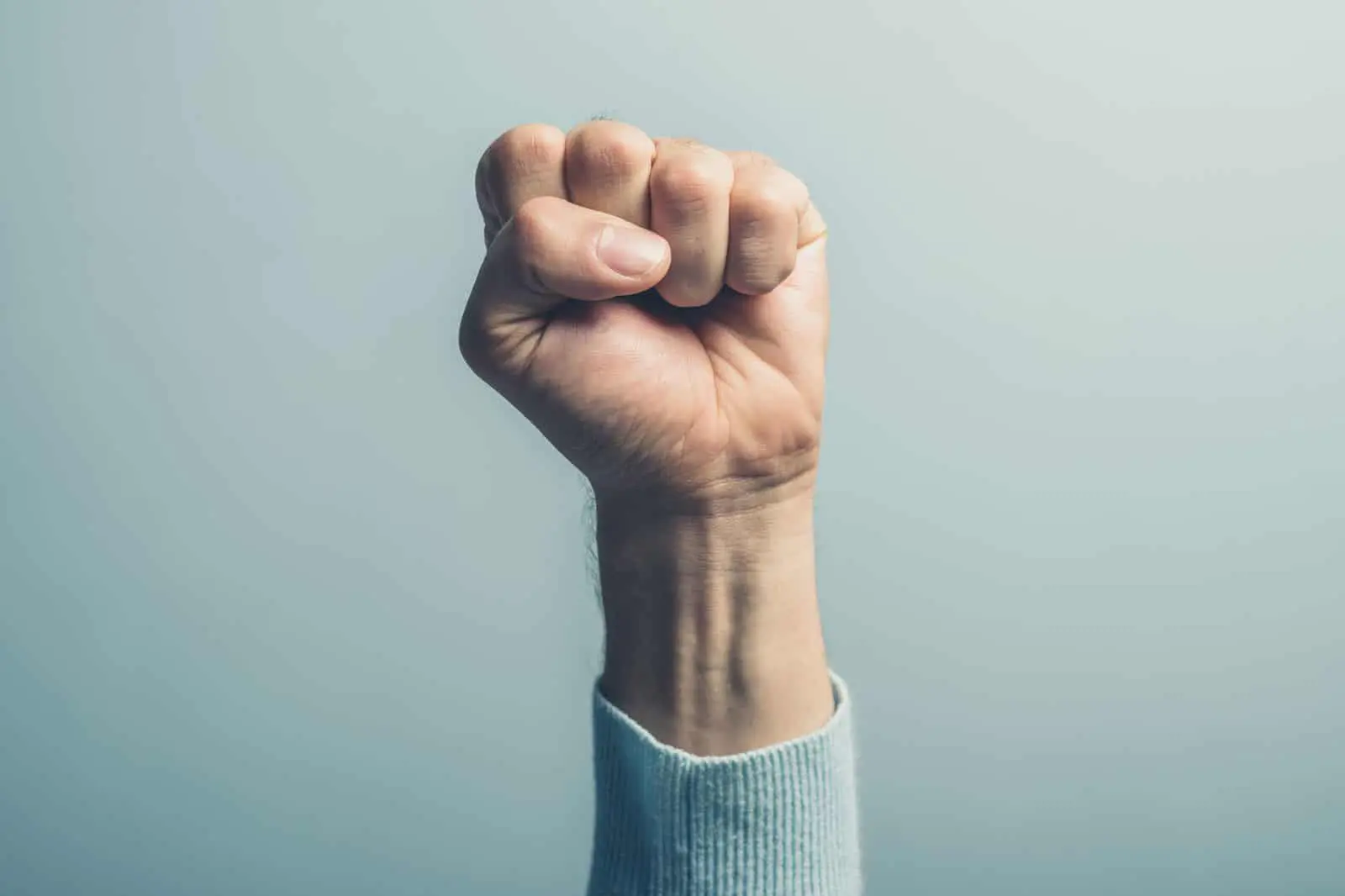 血管也会“生锈”？10 秒握拳法自测血管弹性，预防心血管危机