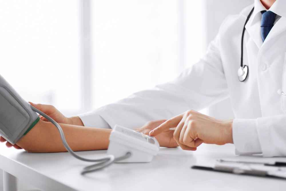 职场慢性病逆转与极限生存(5)：职场降压生化术——不只是吃药！如何通过“一氧化氮+钾+呼吸法”让血压重回绿区？