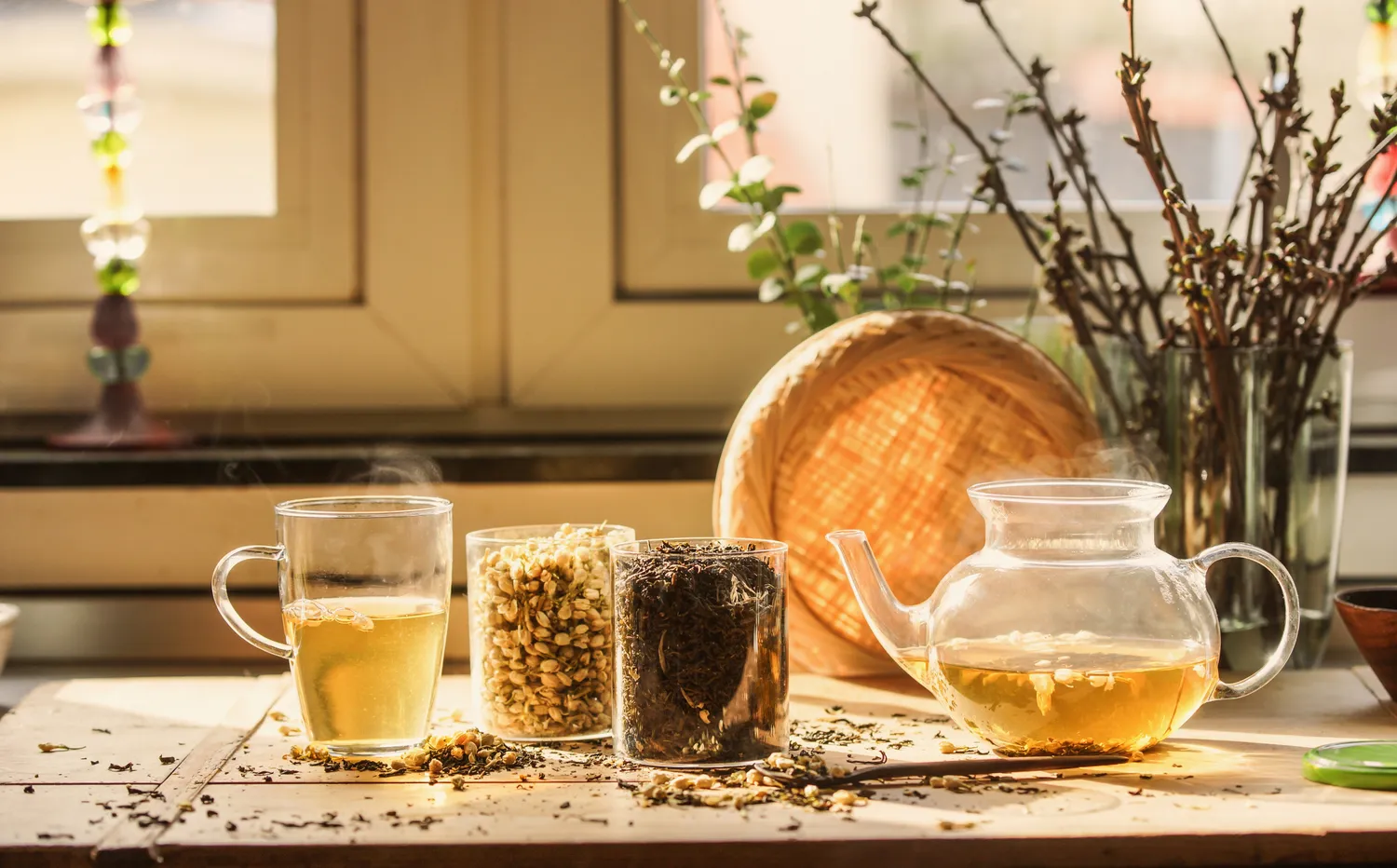 别再盲目喝水了！哈佛研究点名：这7种茶，第1名竟能让大脑年轻5岁