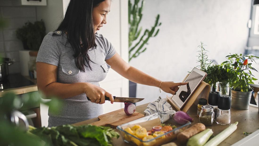 别让身体“断供”！这6大救命物质人体合成不了，吃对比例多活20年